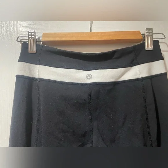 LULULEMON FLARE LEGGINGS - 4 tall - Picture 3 of 8